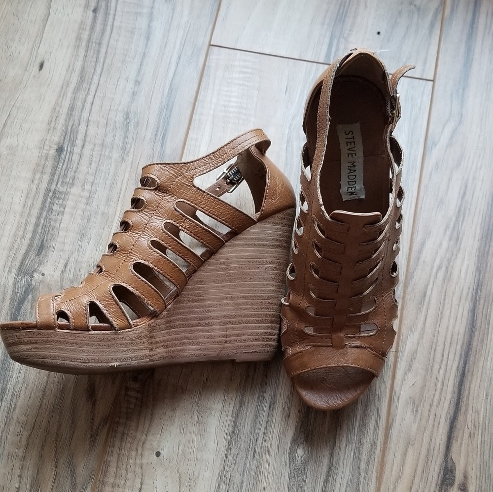 LOWEST - FIRM Steve Madden Wedges